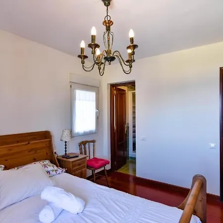 Casa Junto Al Faro De Okuda Holiday home